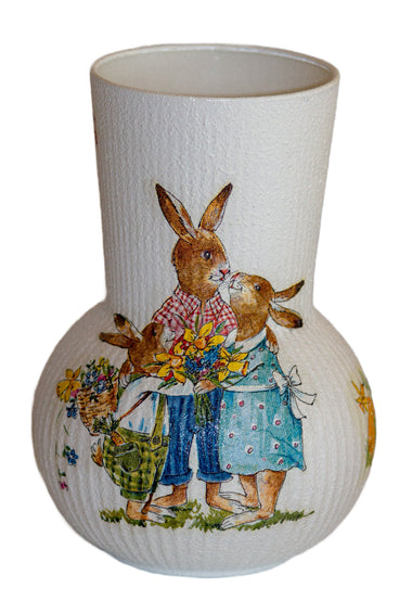 Vaza decorata cu iepurasi de Paste.