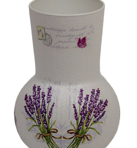 Vaza decorata cu buchete de lavanda