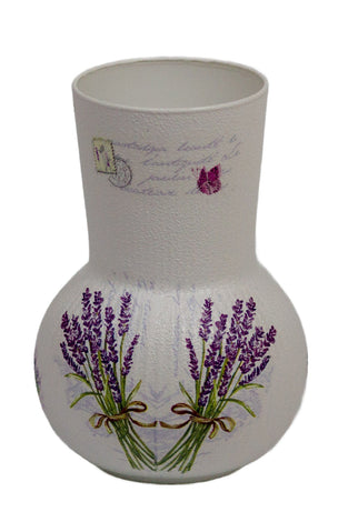 Vaza decorata cu buchete de lavanda