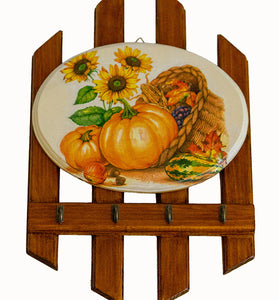 Cuier lemn decorat de toamna