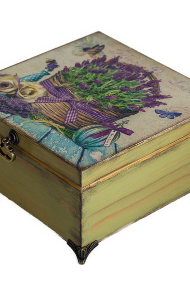 Cutie pliculete ceai decorata cu lavanda.